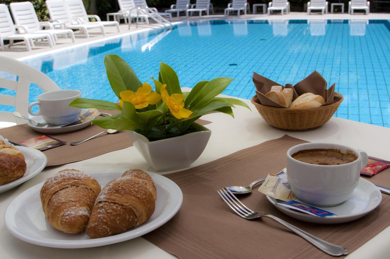Hotel Reggiana Riccione Eksteriør billede